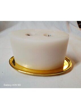 Illuminate Mini Oval Vanilla Candle Gift Set With Gold Holder